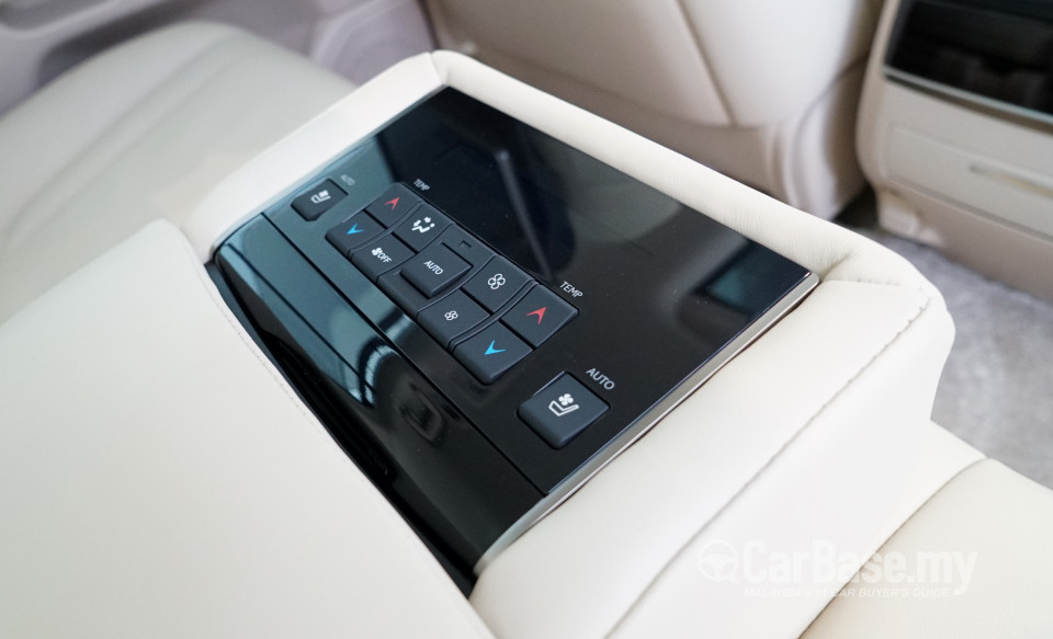 Lexus LX J200 Facelift (2015) Interior
