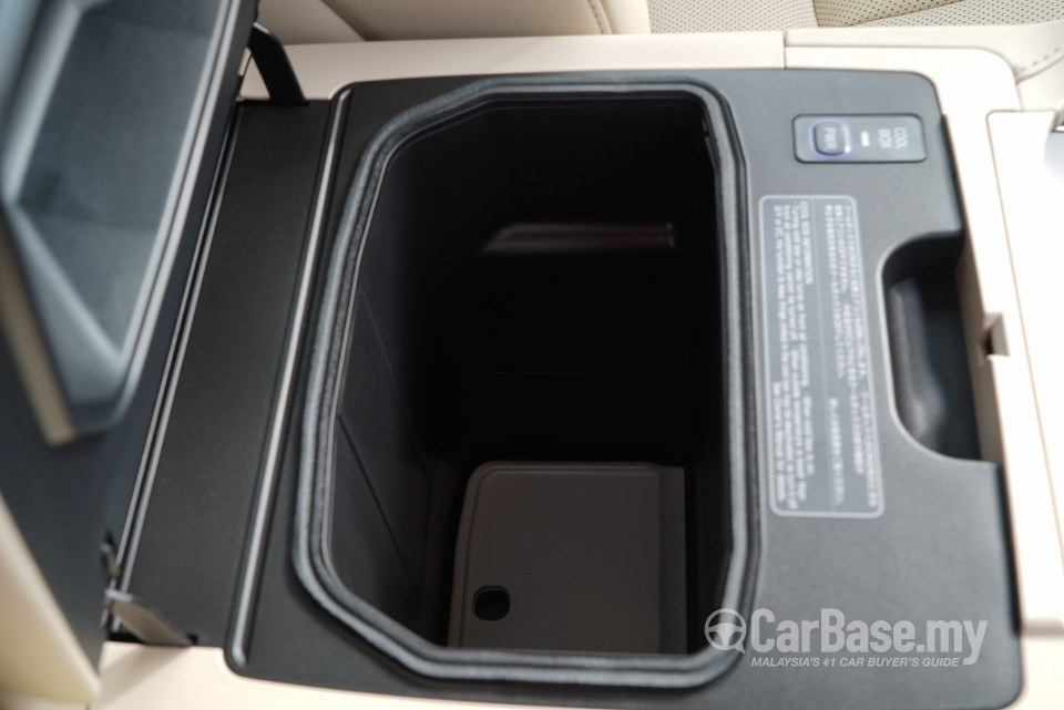 Lexus LX J200 Facelift (2015) Interior