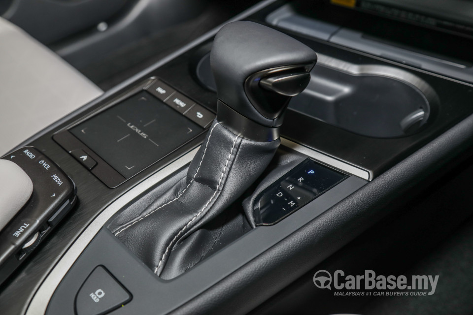 Lexus UX ZA10 (2020) Interior
