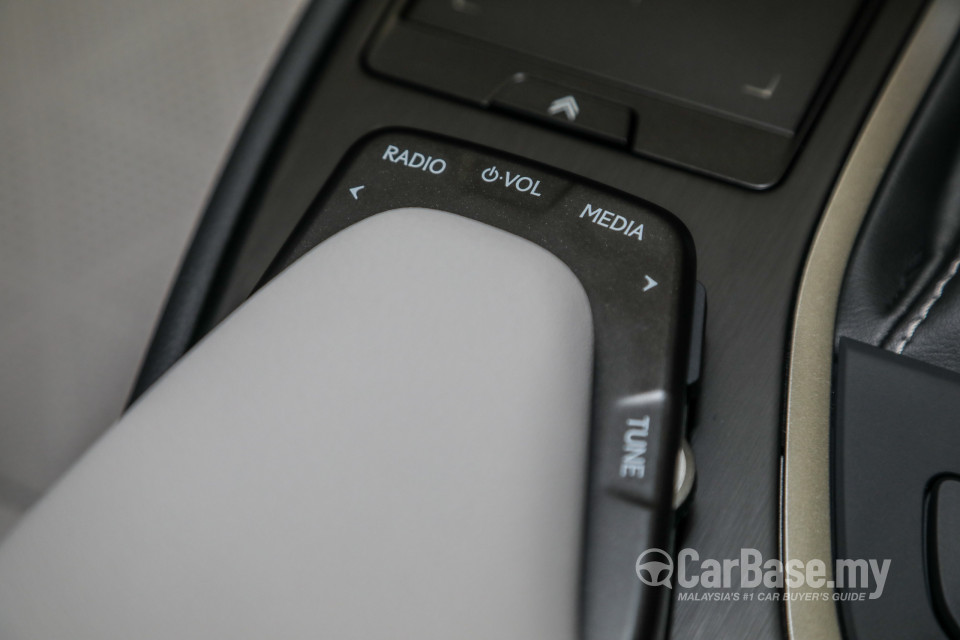 Lexus UX ZA10 (2020) Interior