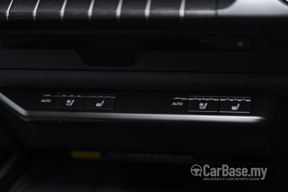Lexus UX ZA10 (2020) Interior