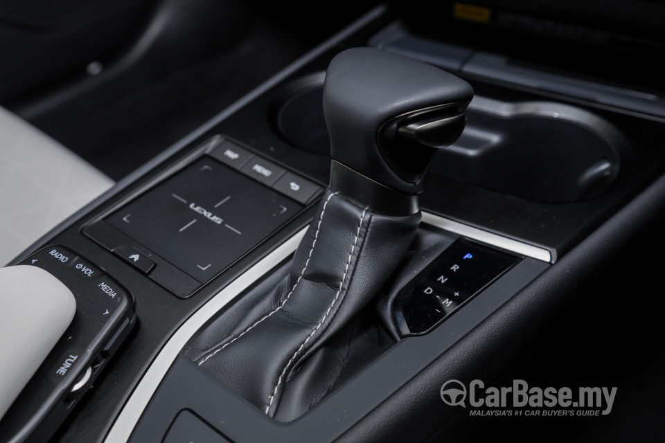 Lexus UX ZA10 (2020) Interior