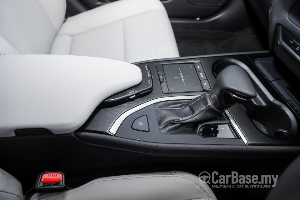 Lexus UX ZA10 (2020) Interior