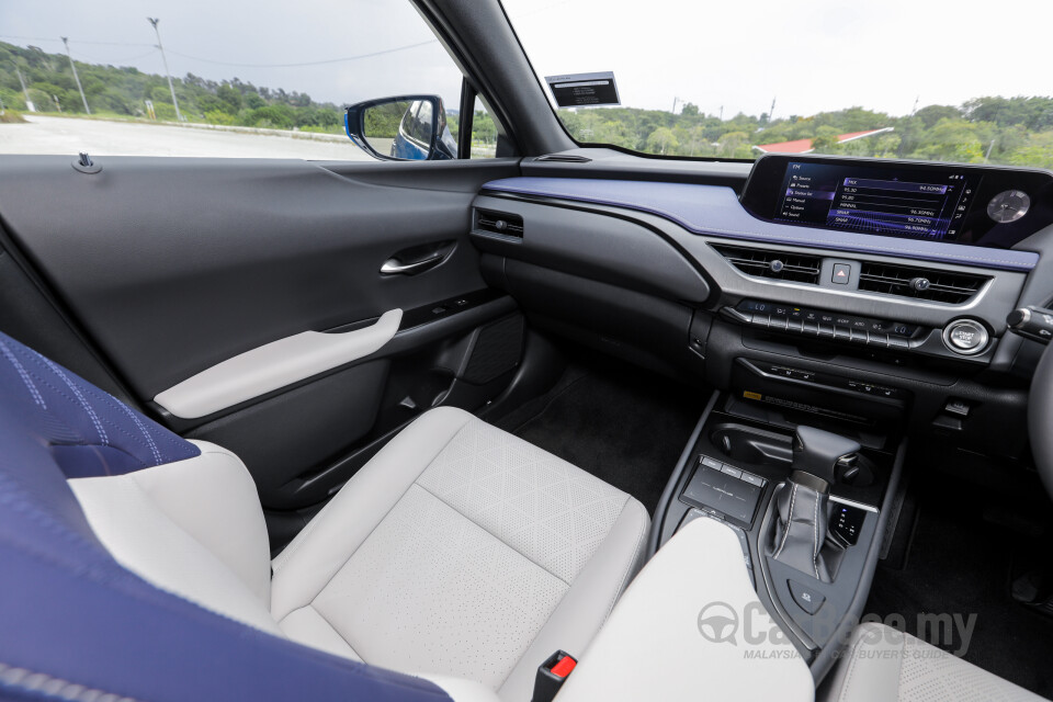 Proton Exora Mk1 RC (2019) Interior