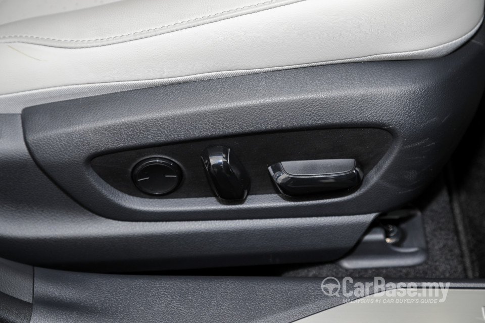 Lexus UX ZA10 (2020) Interior