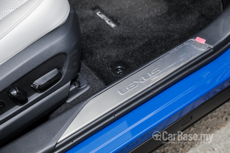 Lexus UX ZA10 (2020) Interior