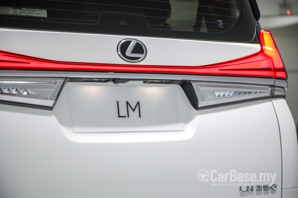Lexus LM AYH36 (2021) Exterior