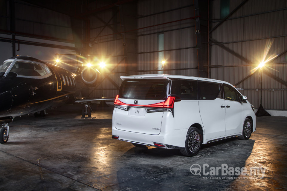 Lexus LM AYH36 (2021) Exterior