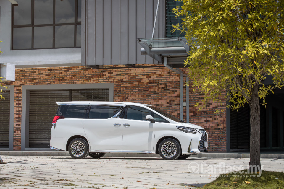 Lexus LM AYH36 (2021) Exterior