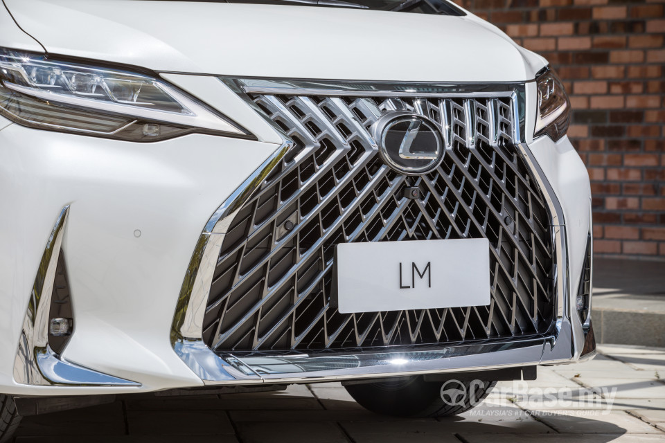 Lexus LM AYH36 (2021) Exterior