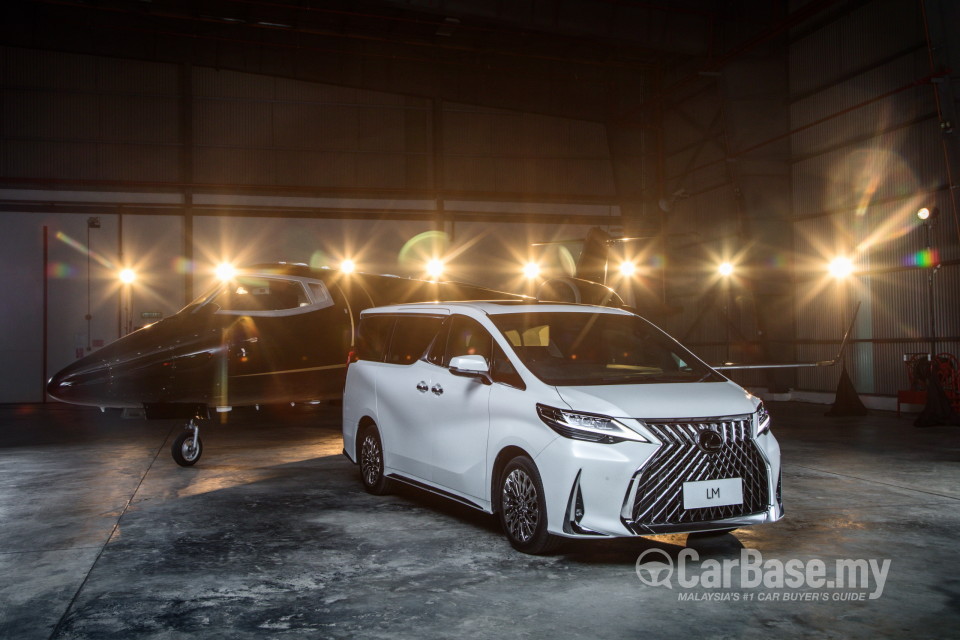 Lexus LM AYH36 (2021) Exterior