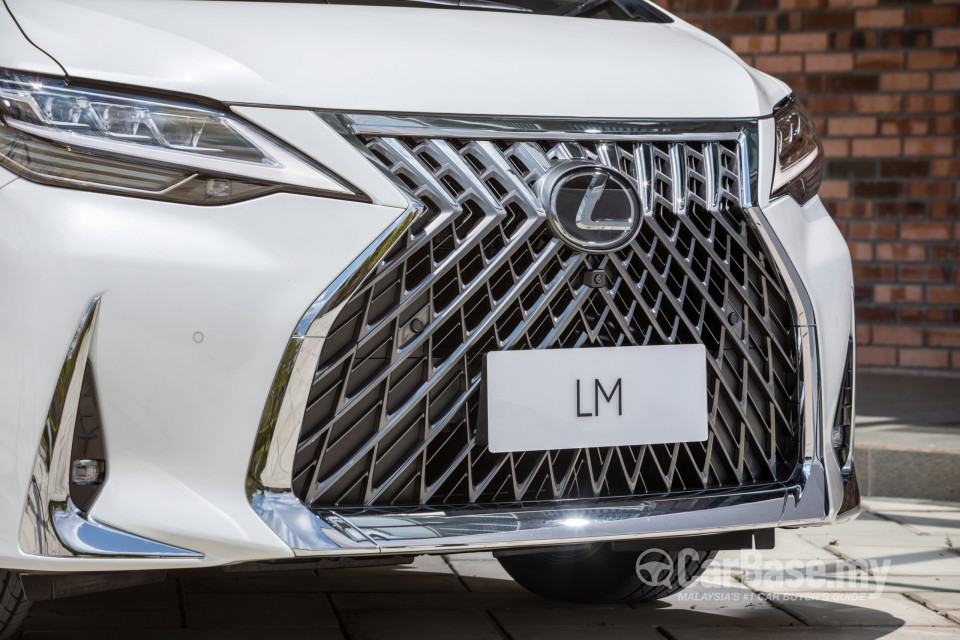 Lexus LM AYH36 (2021) Exterior