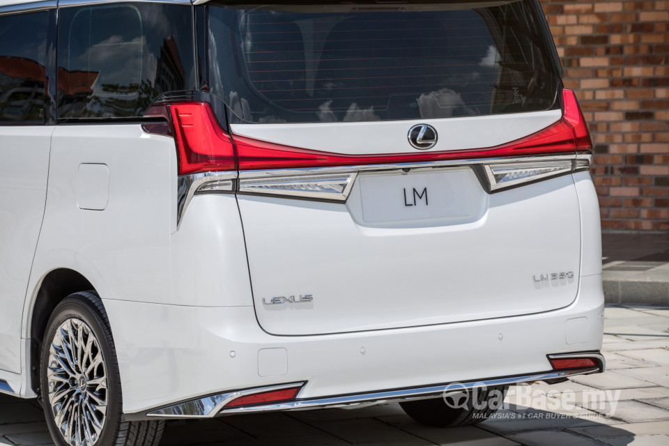 Lexus LM AYH36 (2021) Exterior