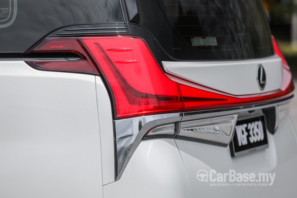 Lexus LM AYH36 (2021) Exterior