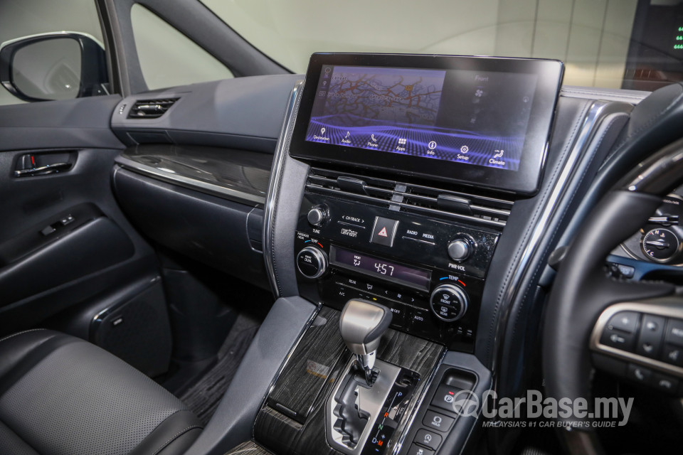 Lexus LM AYH36 (2021) Interior