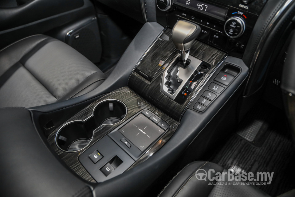 Lexus LM AYH36 (2021) Interior
