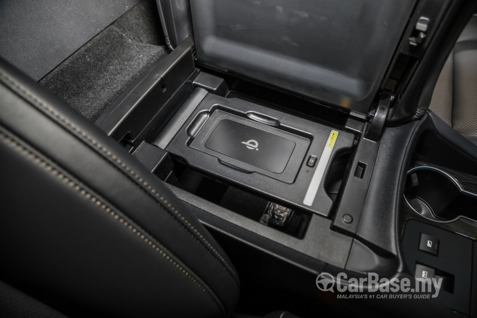 Lexus LM AYH36 (2021) Interior
