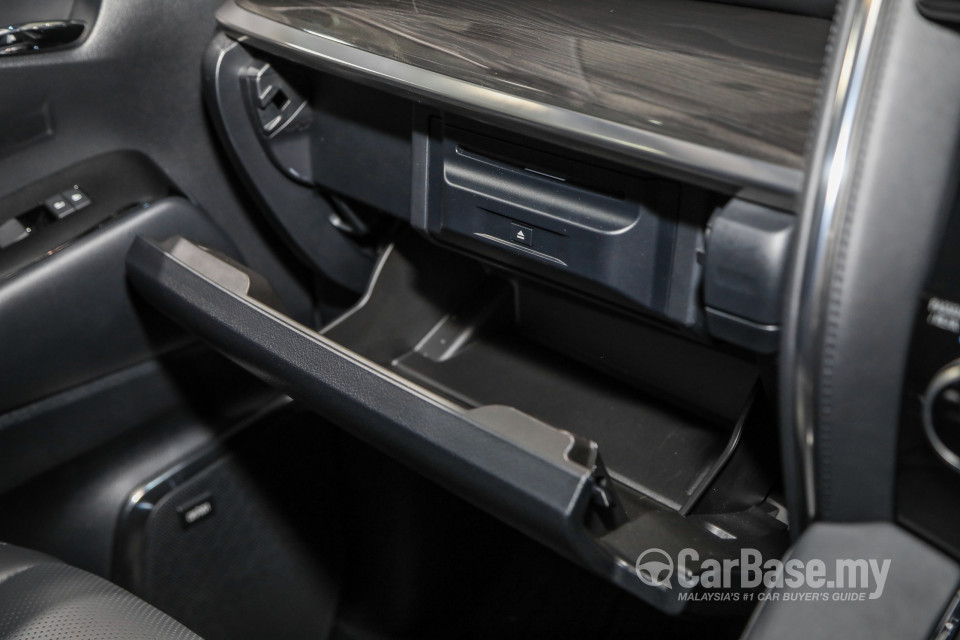 Lexus LM AYH36 (2021) Interior