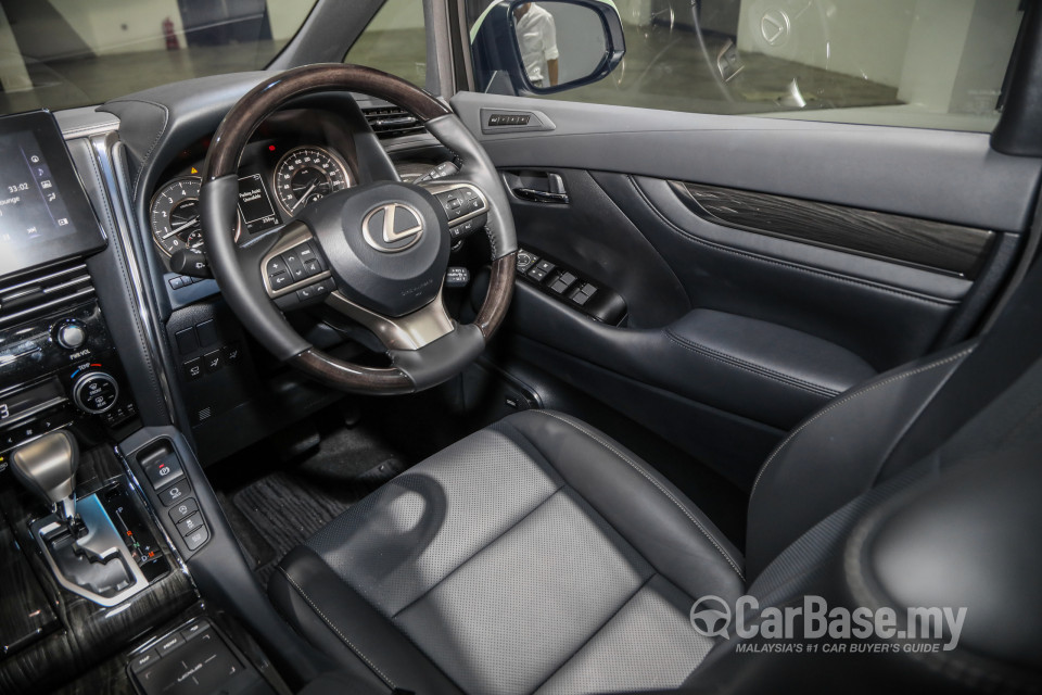 Lexus LM AYH36 (2021) Interior