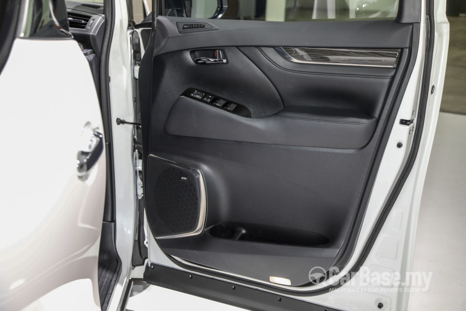 Lexus LM AYH36 (2021) Interior