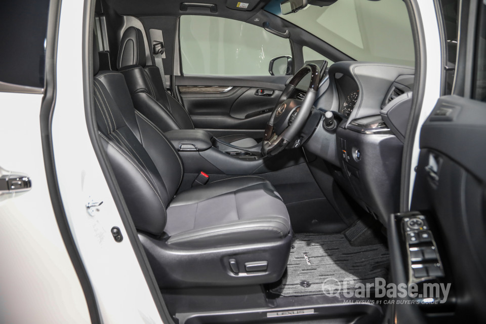 Lexus LM AYH36 (2021) Interior