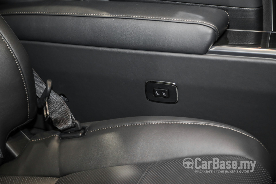Lexus LM AYH36 (2021) Interior