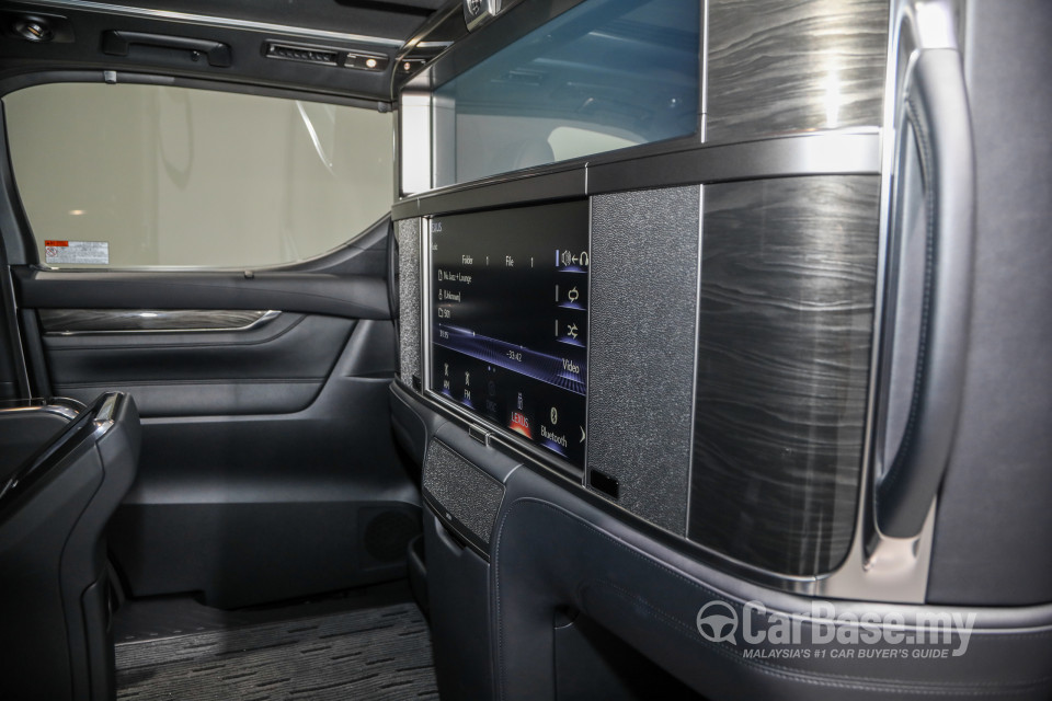 Lexus LM AYH36 (2021) Interior