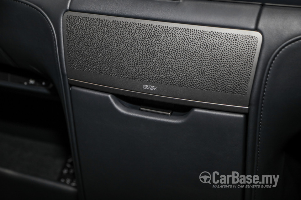 Lexus LM AYH36 (2021) Interior