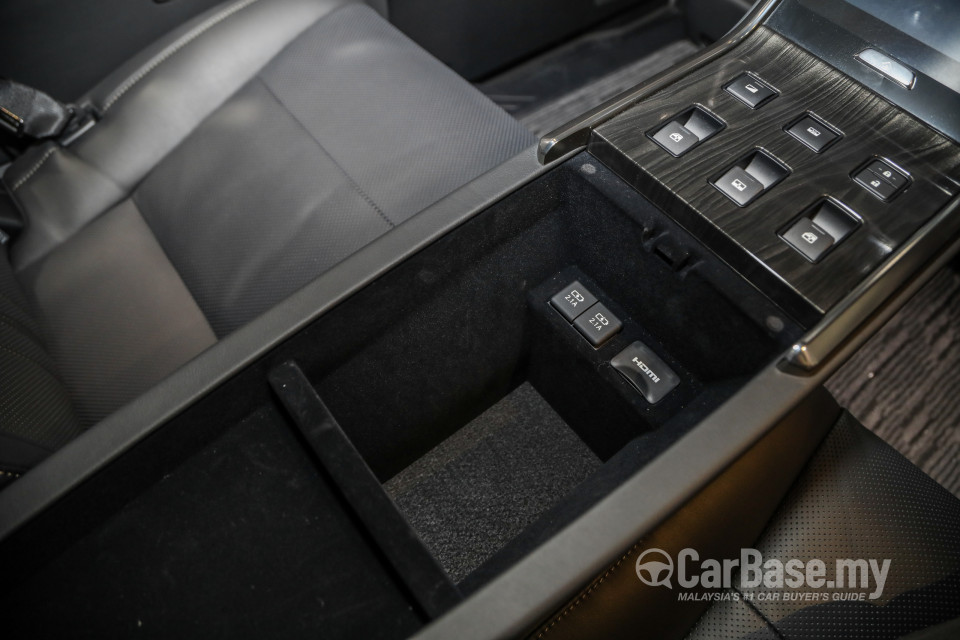 Lexus LM AYH36 (2021) Interior