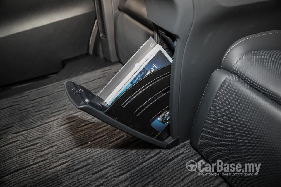 Lexus LM AYH36 (2021) Interior
