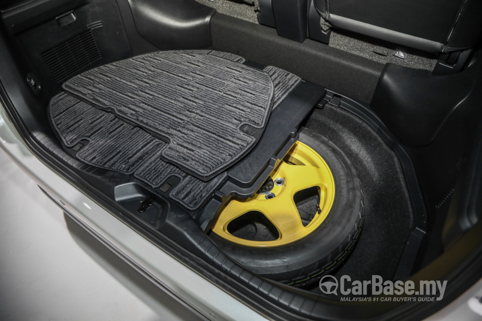 Lexus LM AYH36 (2021) Interior