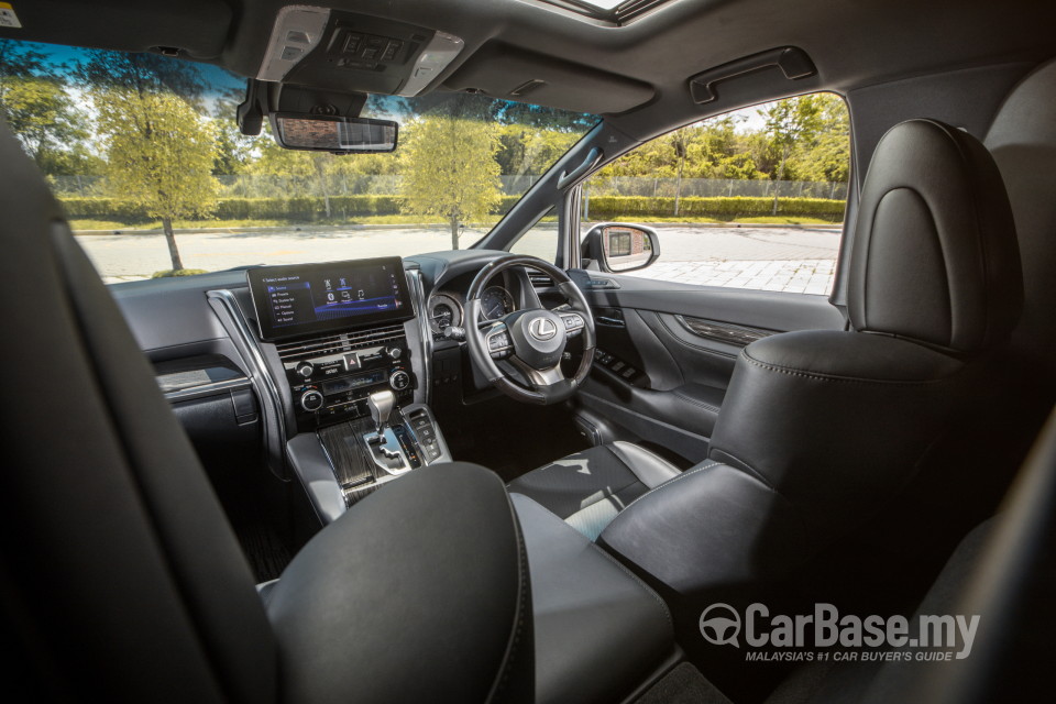 Lexus LM AYH36 (2021) Interior