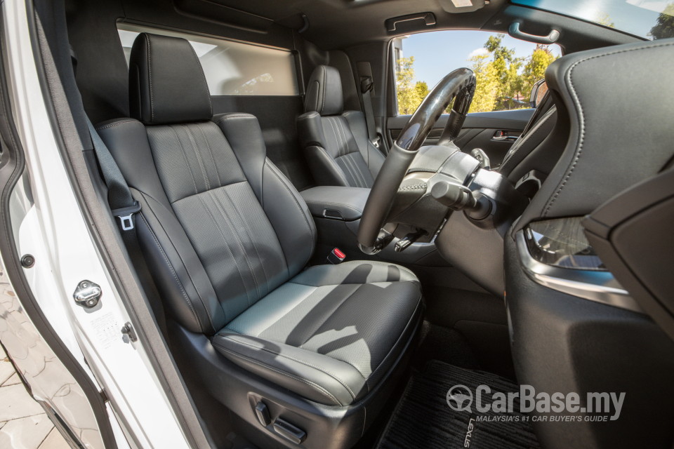 Lexus LM AYH36 (2021) Interior