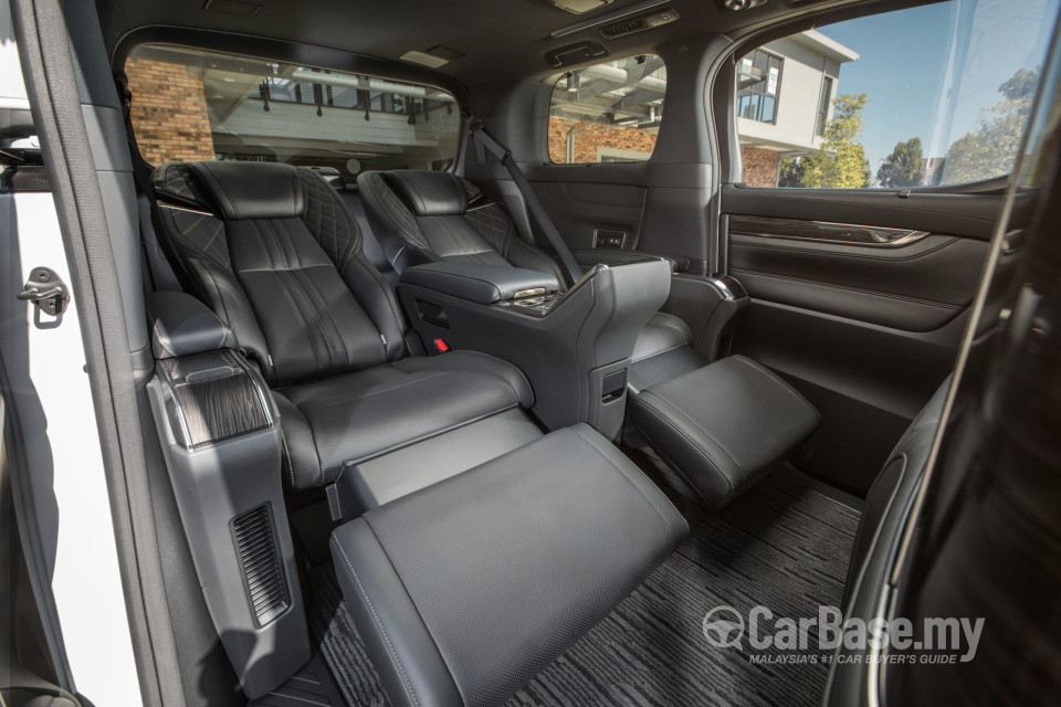 Lexus LM AYH36 (2021) Interior