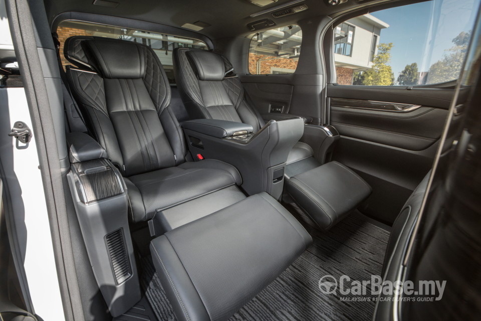 Lexus LM AYH36 (2021) Interior