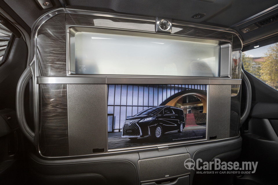 Lexus LM AYH36 (2021) Interior