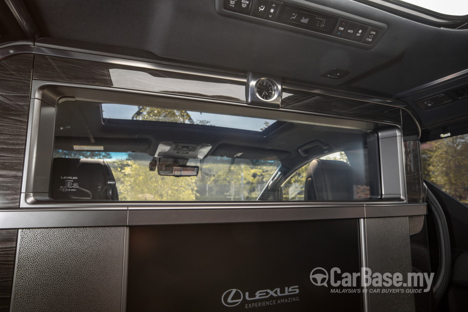 Lexus LM AYH36 (2021) Interior