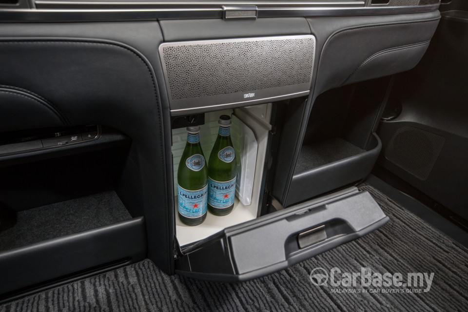 Lexus LM AYH36 (2021) Interior