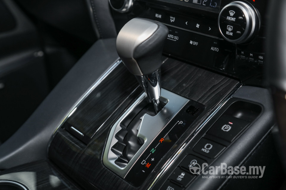 Lexus LM AYH36 (2021) Interior