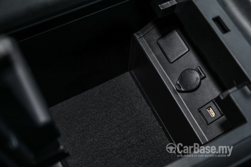 Lexus LM AYH36 (2021) Interior