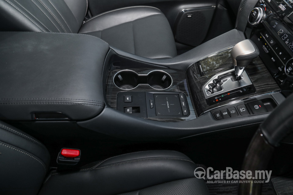 Lexus LM AYH36 (2021) Interior