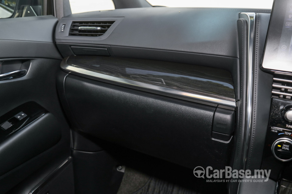 Lexus LM AYH36 (2021) Interior