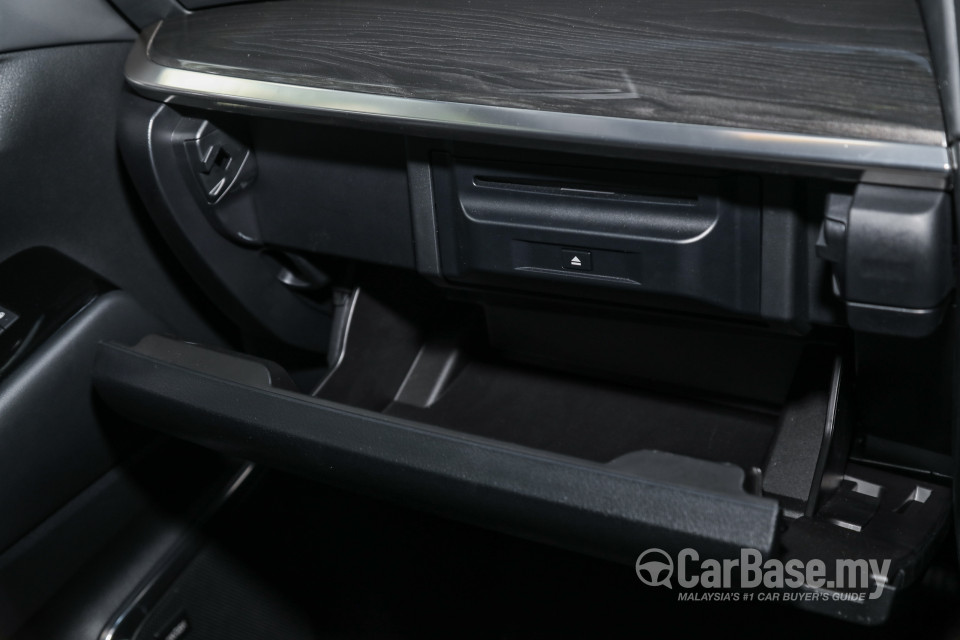 Lexus LM AYH36 (2021) Interior