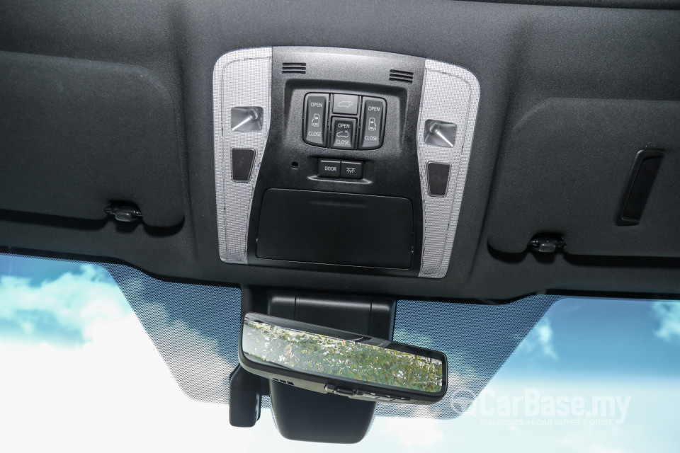 Lexus LM AYH36 (2021) Interior