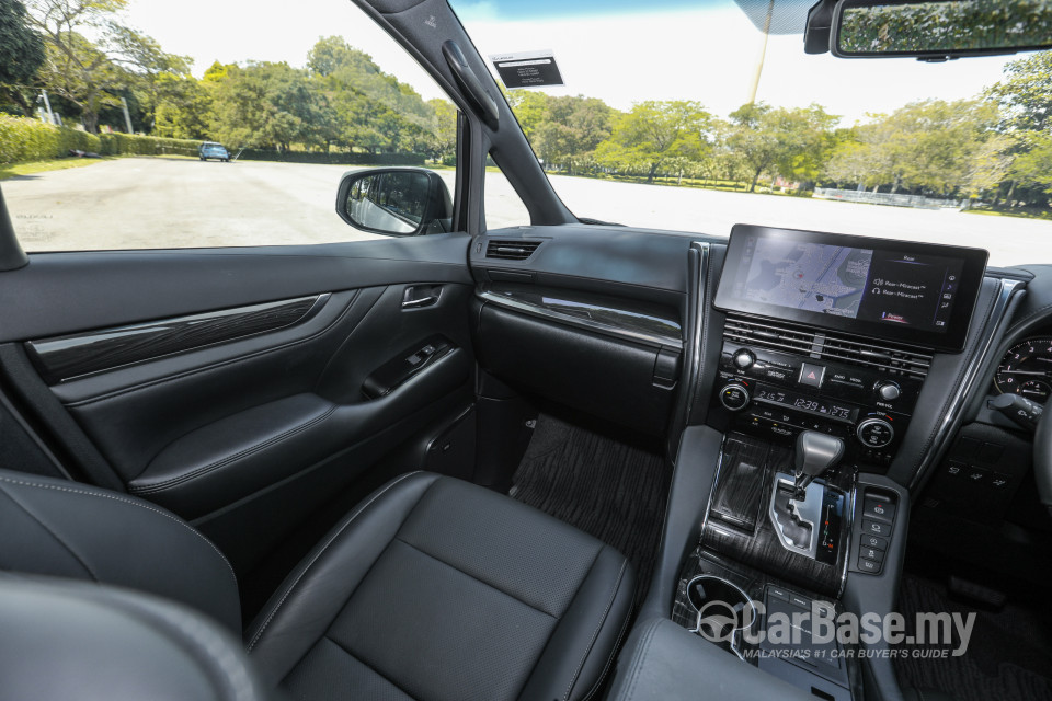 Lexus LM AYH36 (2021) Interior