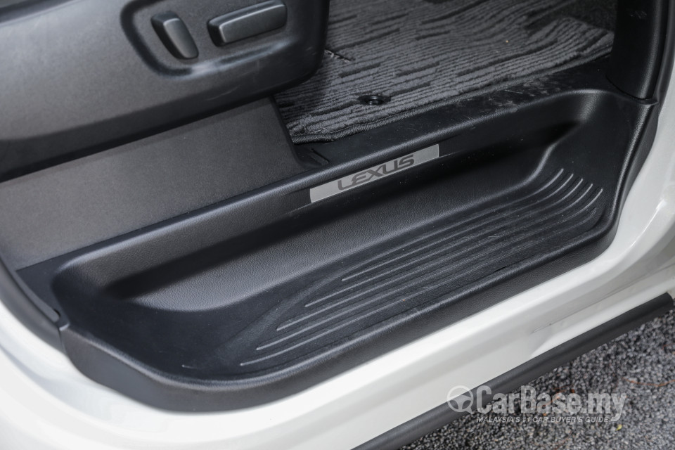 Lexus LM AYH36 (2021) Interior