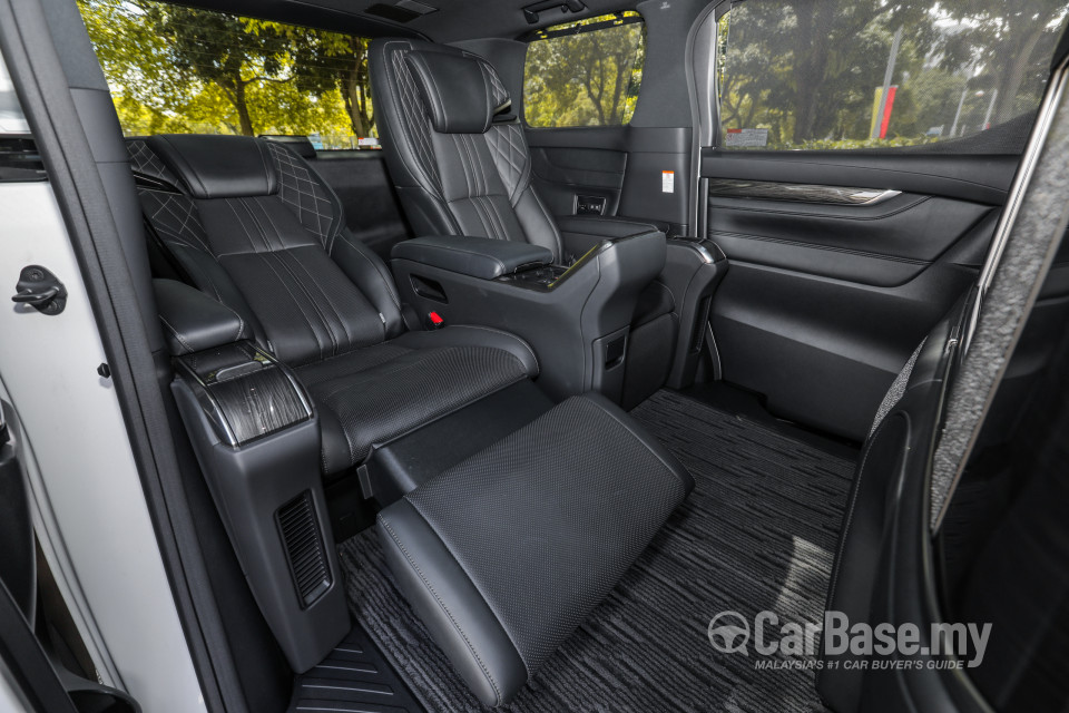 Lexus LM AYH36 (2021) Interior