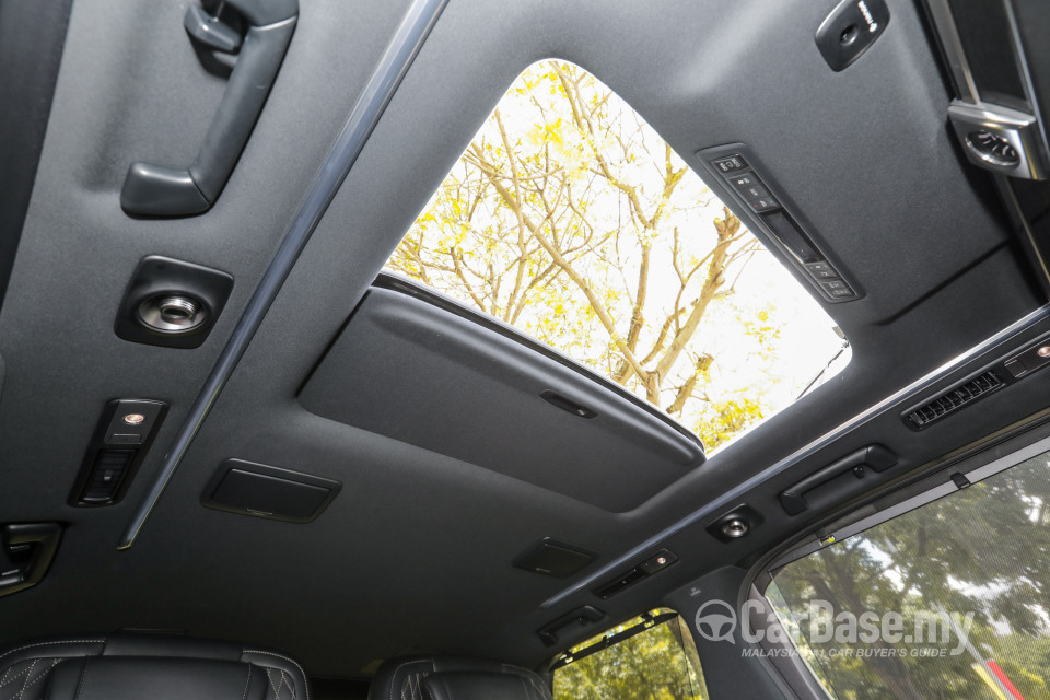 Lexus LM AYH36 (2021) Interior