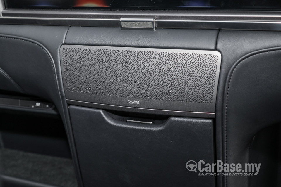 Lexus LM AYH36 (2021) Interior