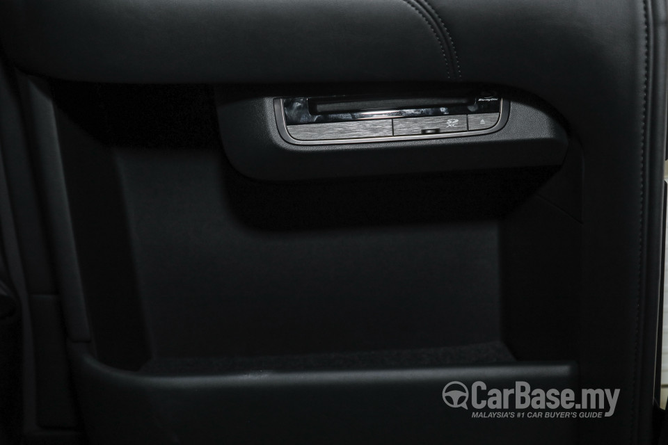 Lexus LM AYH36 (2021) Interior